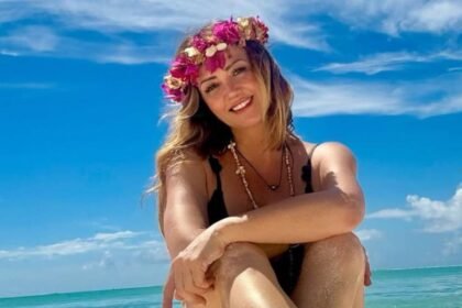 Andrea Legarreta posa en bikini a los 54 años