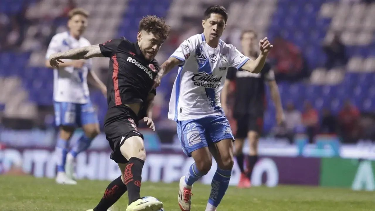 Antonio Mohamed: "La cancha del Cuauhtémoc no es para nivel profesional"