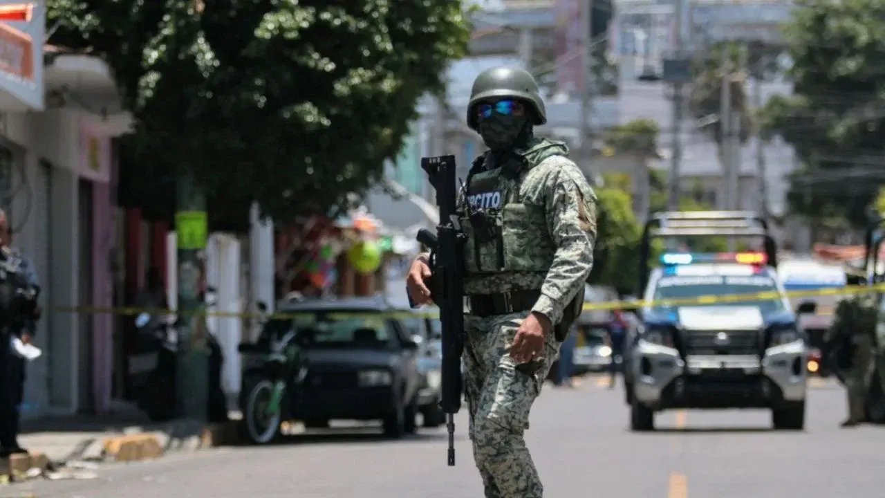 Ataque a balazos contra agentes de investigación en Morelos deja un muerto