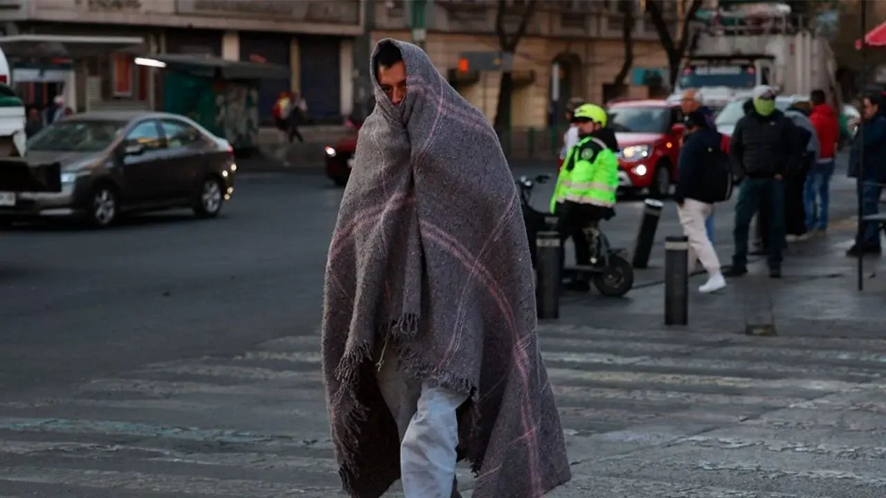 Autoridades de la CDMX activan alertas por descenso de temperaturas