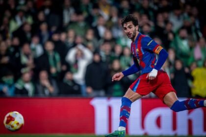 Barça resuelve ante Racing y avanza a cuartos de la Copa