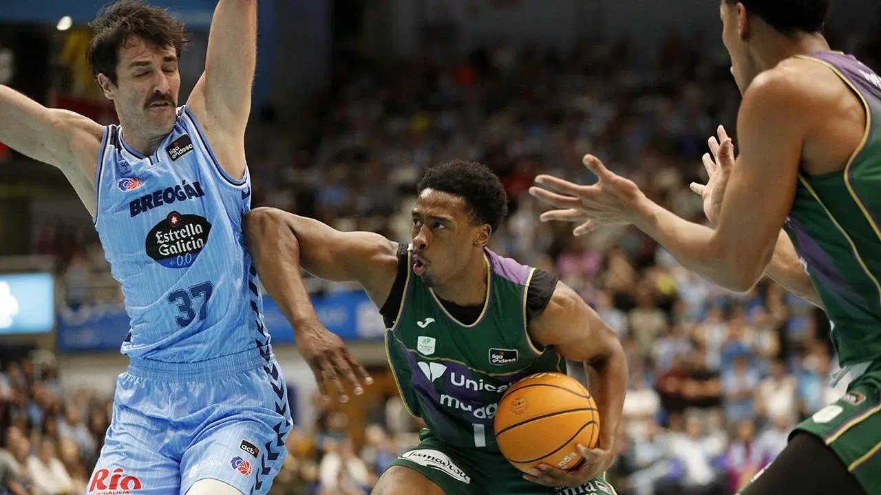 Basquetbolista honra a su madre jugando dos días después y brilla