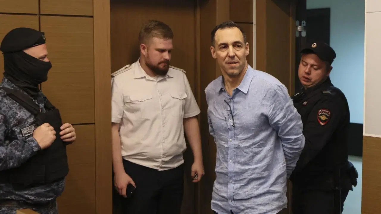 Basquetbolista ruso detenido en Francia canjeado por investigador francés condenado