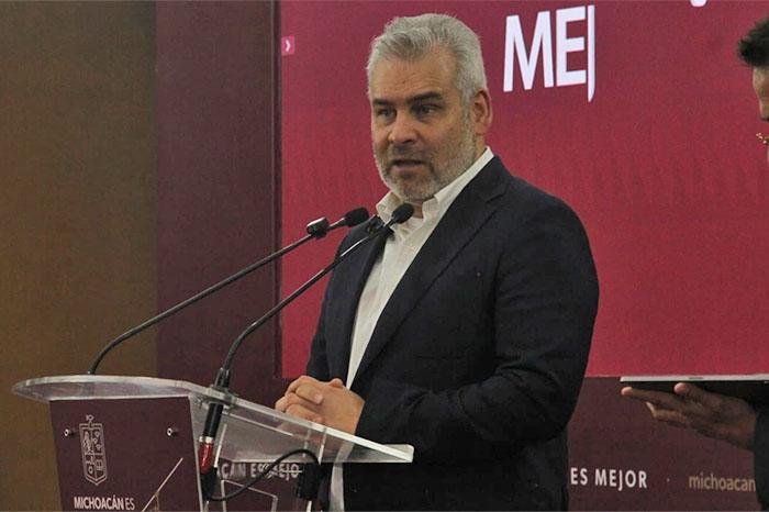 Bedolla señala móvil familiar en crimen de intérpretes de Morelia