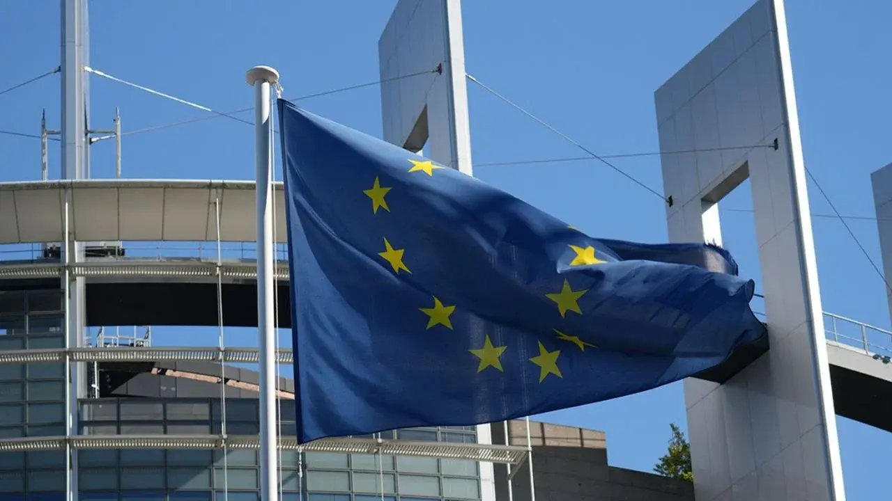 Bruselas impulsa congelación del pacto comercial con EE. UU. tras aranceles