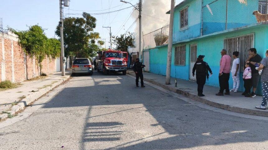 Casa incendiada intencionalmente por hombres armados en la colonia Emiliano Zapata III