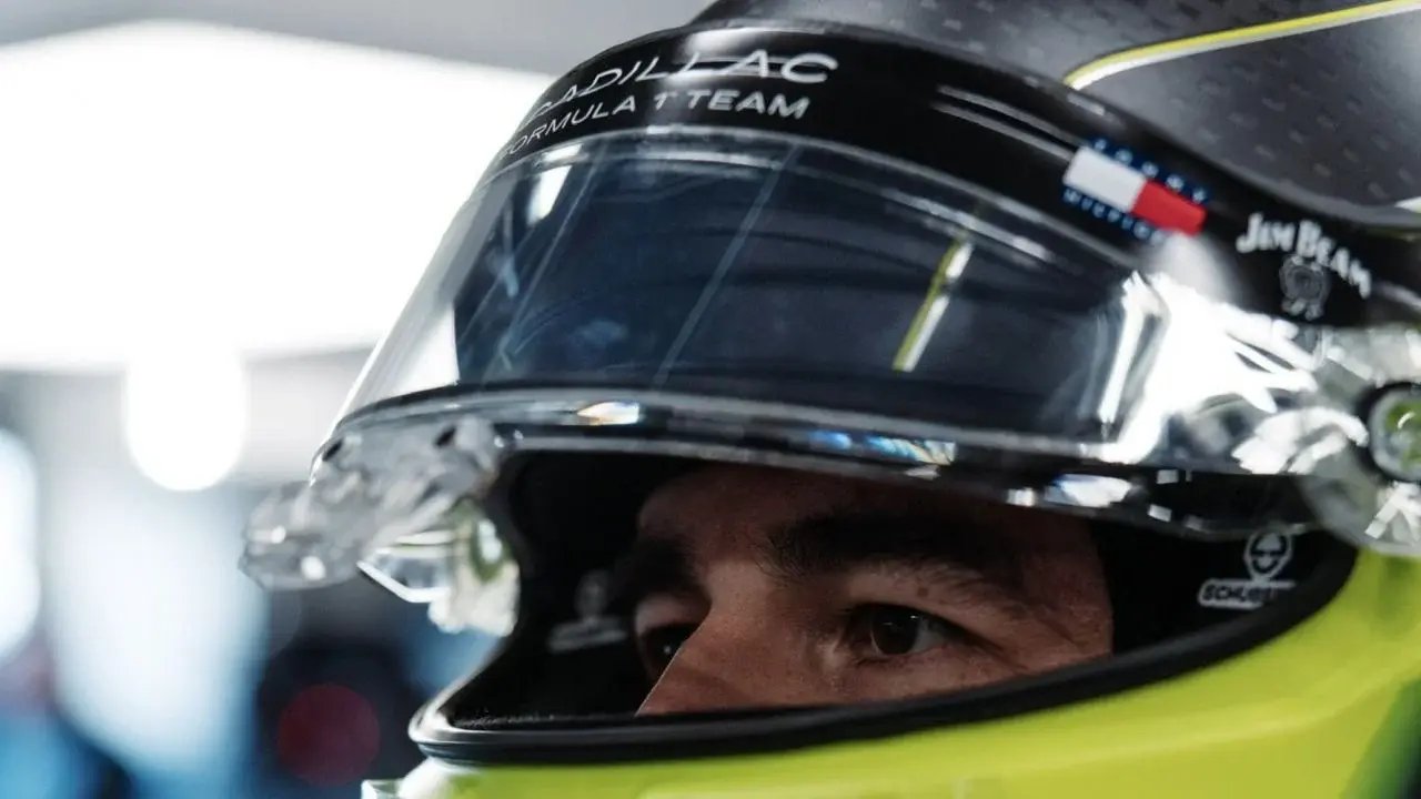 Checo Pérez protagoniza primer comercial de Cadillac en la Fórmula Uno