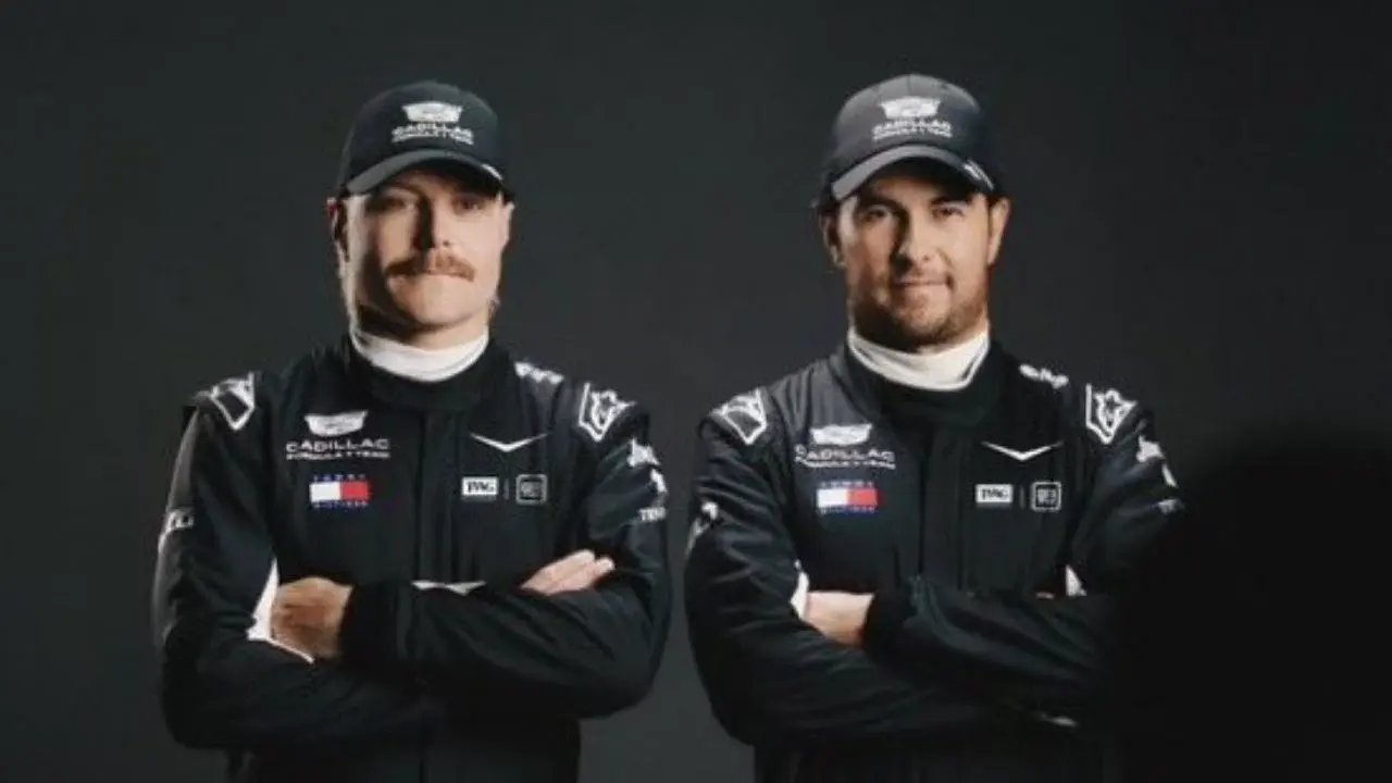 Checo Pérez y Valtteri Bottas lucen trajes negros en debut de Cadillac