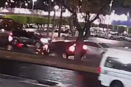 Choque entre dos vehículos en avenida Camelinas frente a Plaza Escala, Morelia