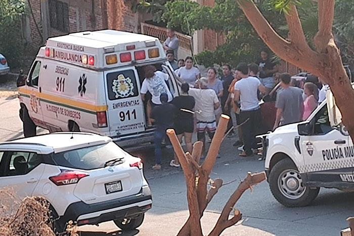 Choque múltiple por camioneta sin frenos deja familia herida en Apatzingán