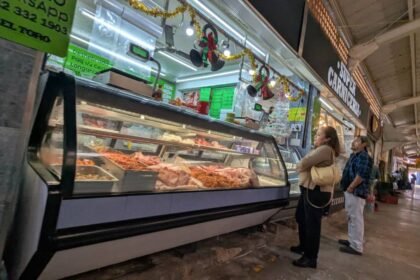 Comercios locales reportan cierres por cuesta de enero 2026