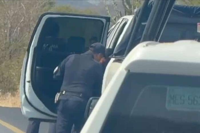 Conductor en reversa provoca choque múltiple en Tres Puentes, Morelia; dos heridos