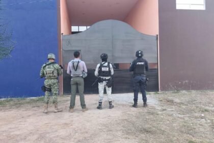 Dependencias aseguran tractocamiones y mercancía en operativo