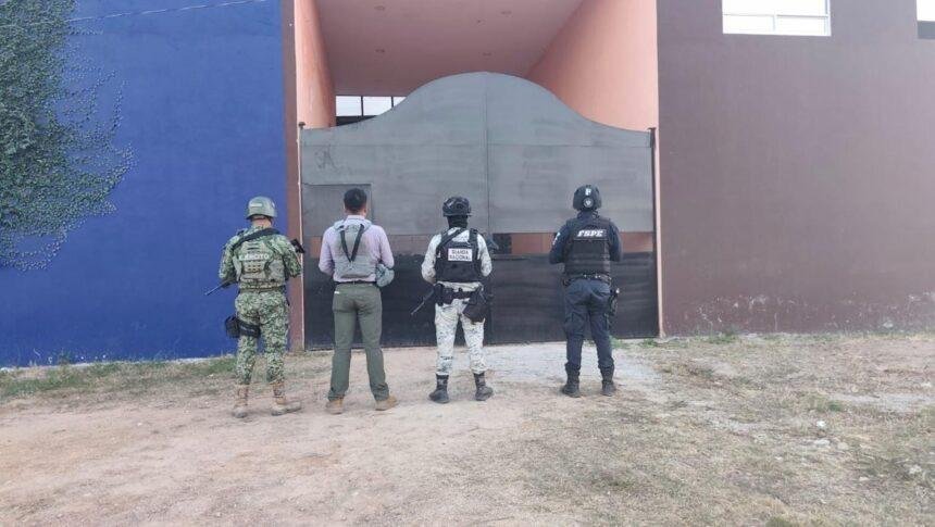 Dependencias aseguran tractocamiones y mercancía en operativo