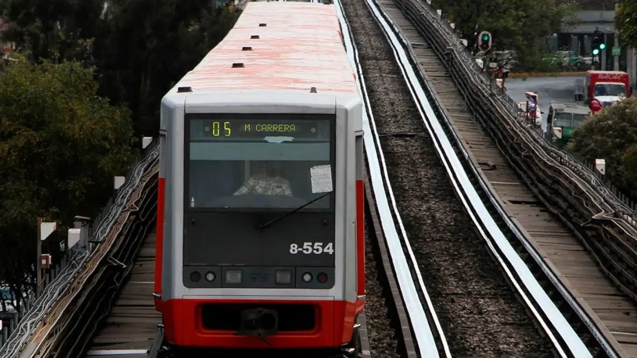 Desprendimiento de dos trabes en tramo elevado de Línea 4 del Metro