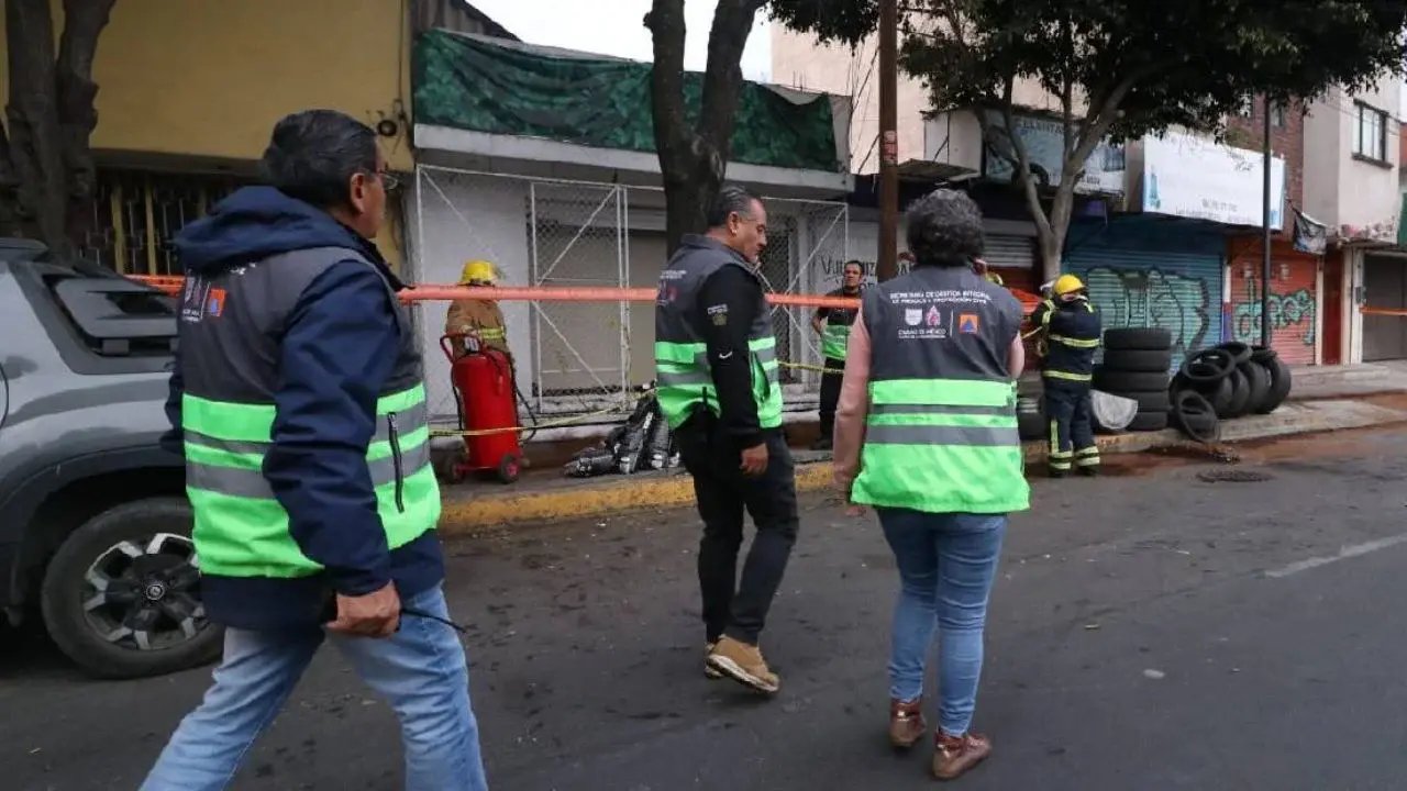 Detectan toma clandestina de combustible en local de Azcapotzalco, CDMX