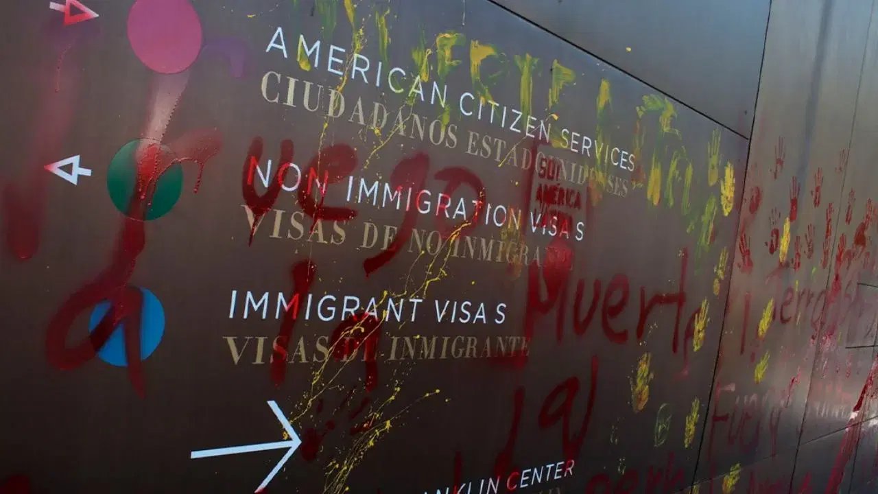 Embajada de Estados Unidos en CDMX ajustará citas de visas tras protestas