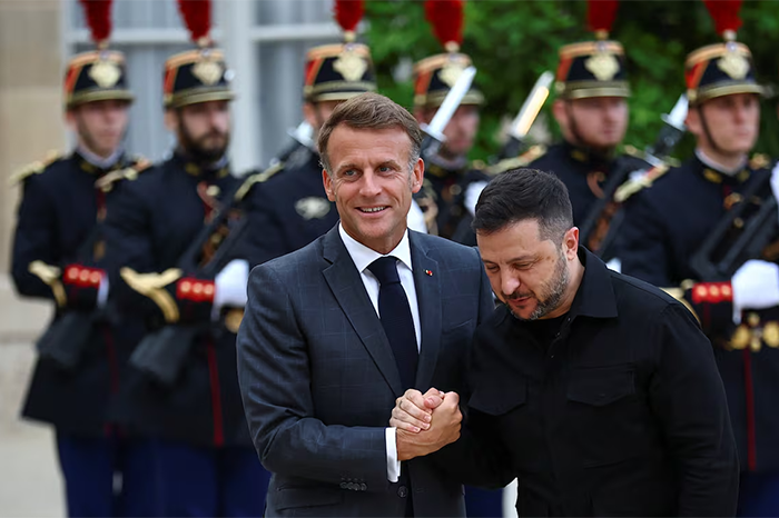 En París, Ucrania y Estados Unidos prosiguen negociaciones tras cumbre cautelosamente optimista