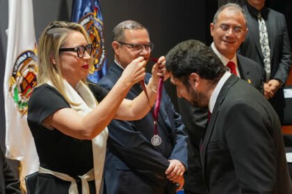 Entregan medalla Ignacio Chávez Sánchez a 44 nicolaitas de posgrado en Morelia