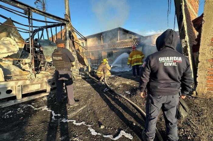 Explosión e incendio dejan dos heridos graves en La Piedad, Michoacán