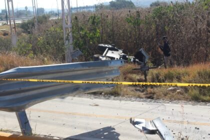 Fallece mujer tras volcadura en Eje Metropolitano, Loza de los Padres