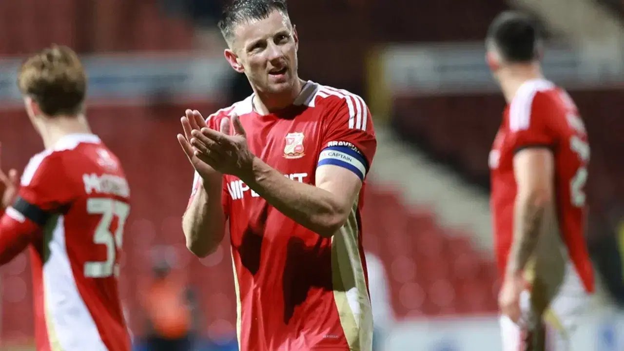 Futbolista sancionado siete partidos por tocar partes íntimas de rivales