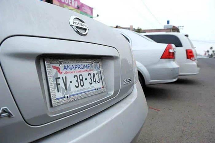 Gobierno federal suspende regularización de 'autos chocolate' en CDMX; alerta sobre estafas