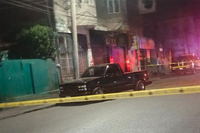 Hallan mujer sin vida en antiguo acceso a Playa Jardín, Lázaro Cárdenas
