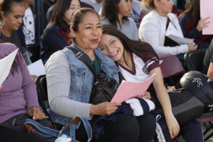 Iemsysem beneficia a más de 194 mil estudiantes de preparatoria y universidad