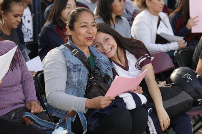 Iemsysem beneficia a más de 194 mil estudiantes de preparatoria y universidad