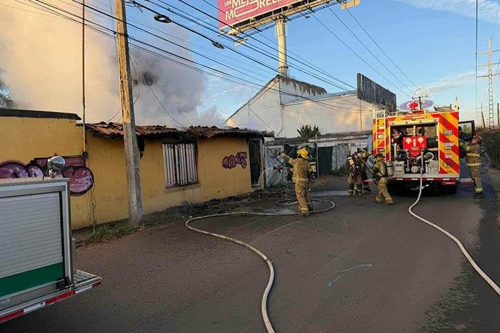 Incendio afecta inmueble en colonia Ana María Gallaga, Morelia