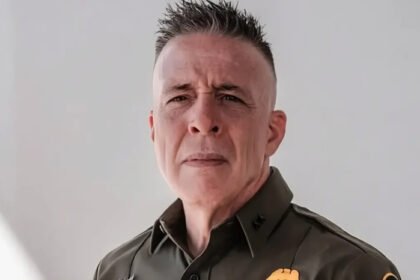 Jefe de ICE abandona Minnesota; juez lo cita por muertes de civiles