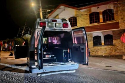 Joven motociclista resulta lesionada tras derrape en la Zitácuaro-Ocampo, Michoacán