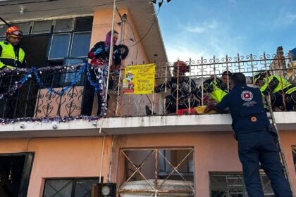 Joven resulta herido por descarga eléctrica en azotea de su vivienda