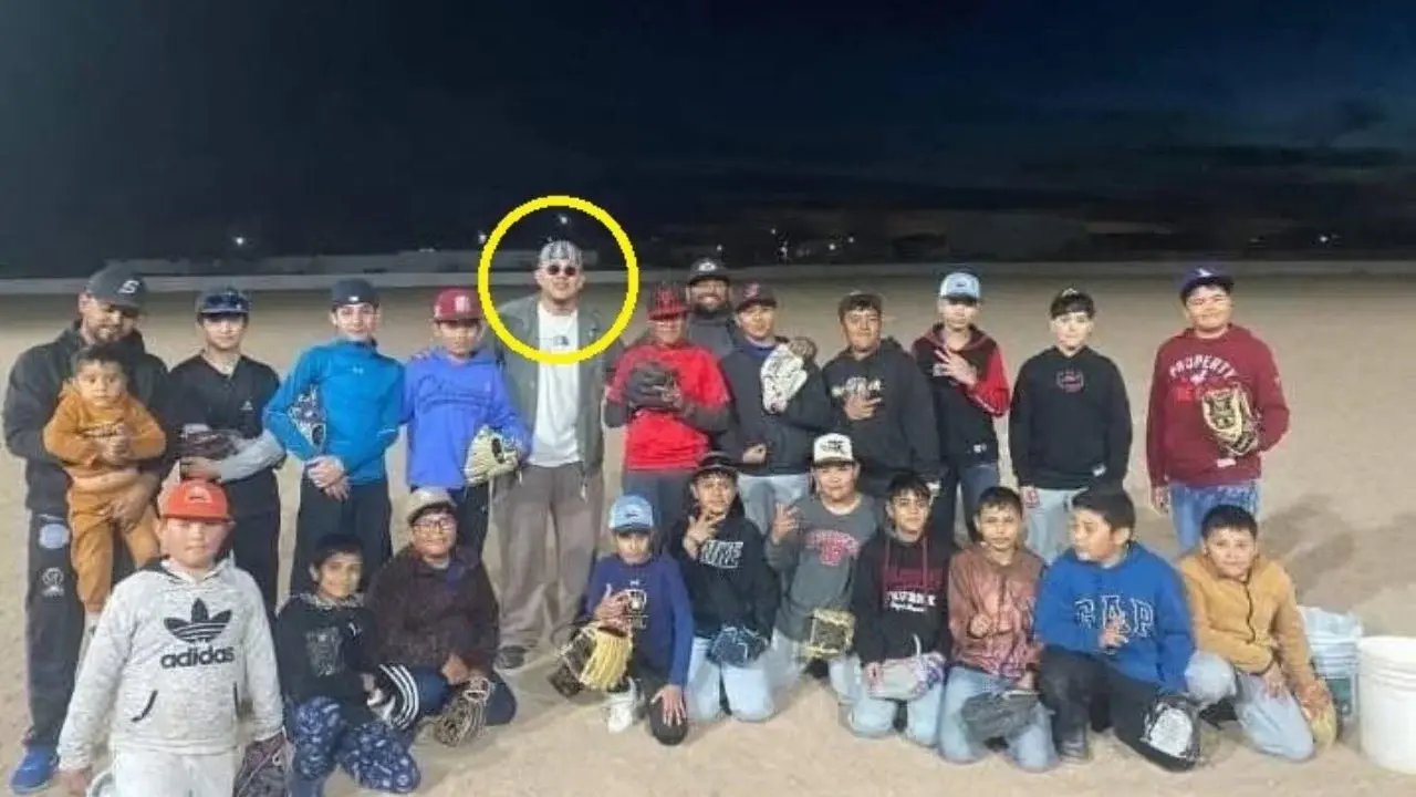 Julio Urías juega béisbol con niños tras polémica por violencia doméstica