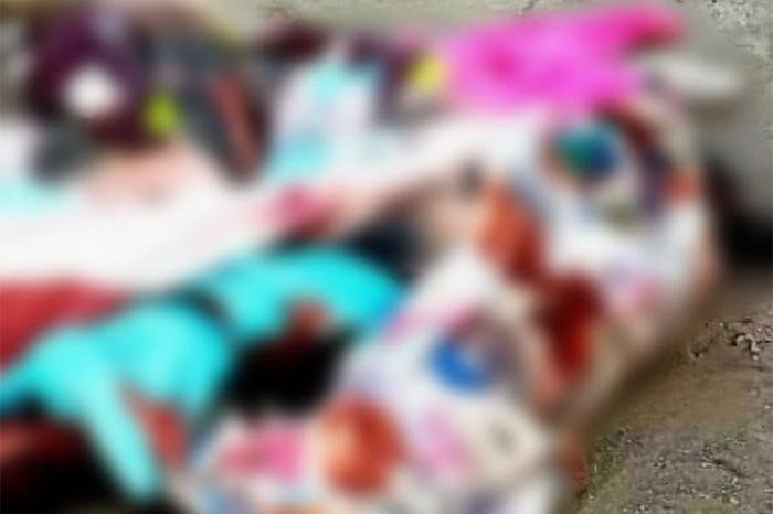 Localizan tres cadáveres mutilados y encobijados en carretera Apatzingán–Buenavista, Michoacán