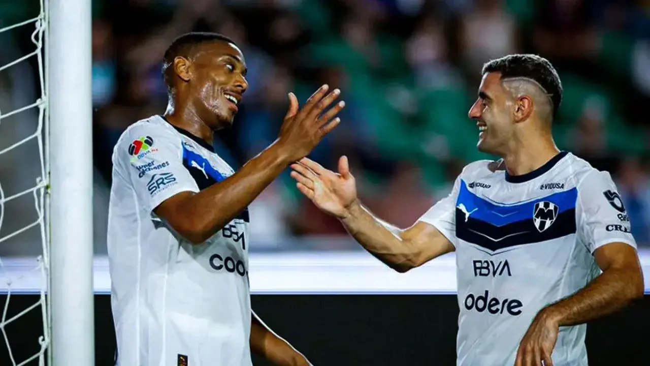 Martial anota su primer gol con Rayados y suma dos asistencias