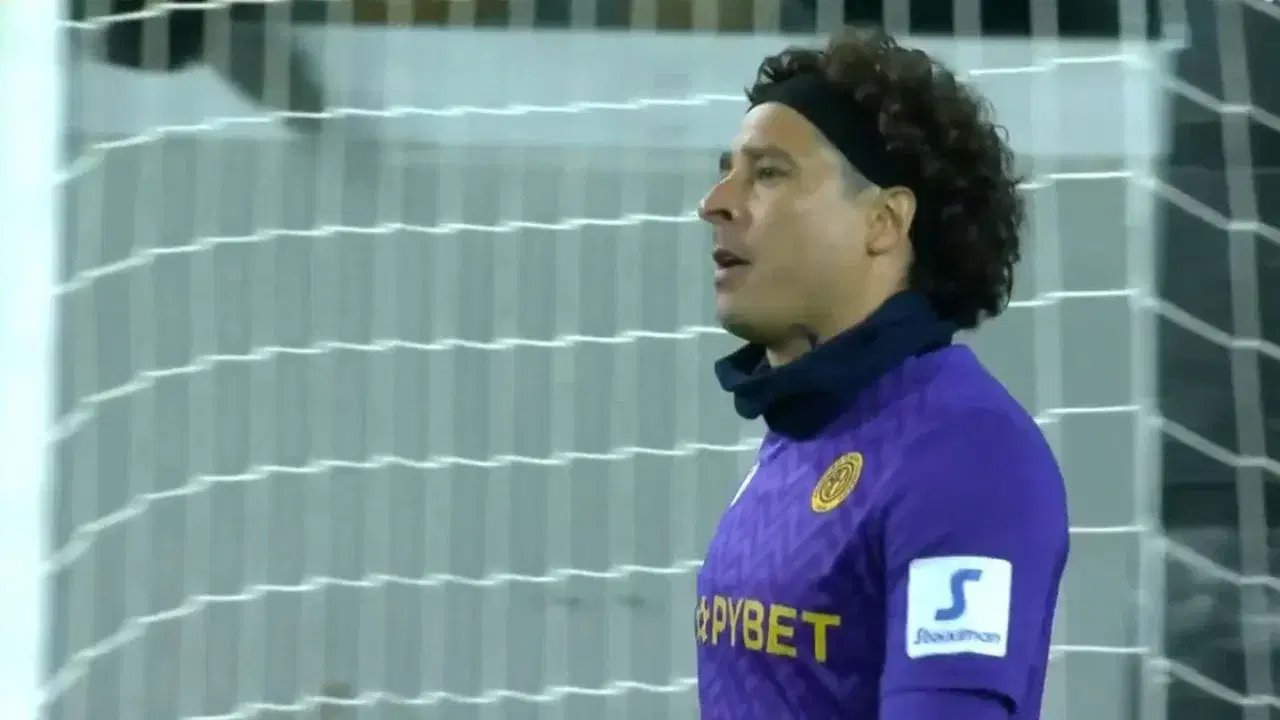 Memo Ochoa sufrió dos goles en la derrota del Limassol ante Omonia
