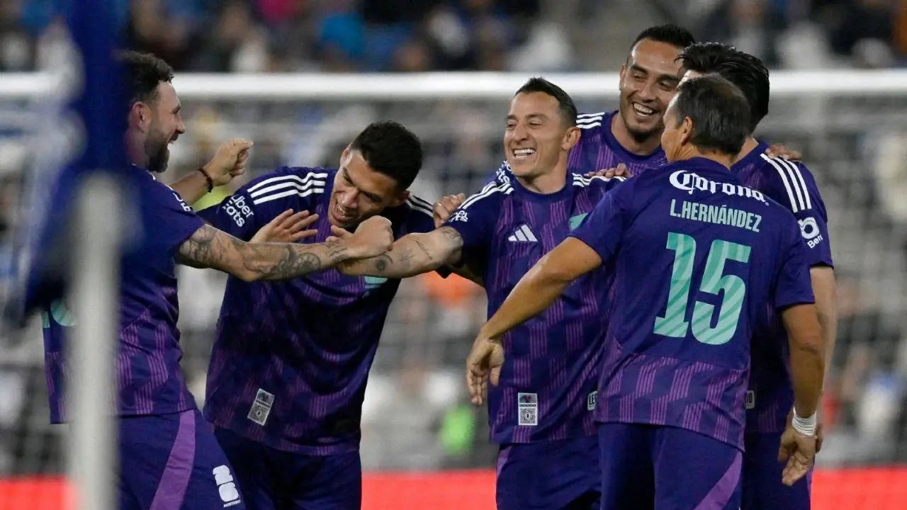 México vence en penaltis con Jorge Campos ante estrellas de la FIFA