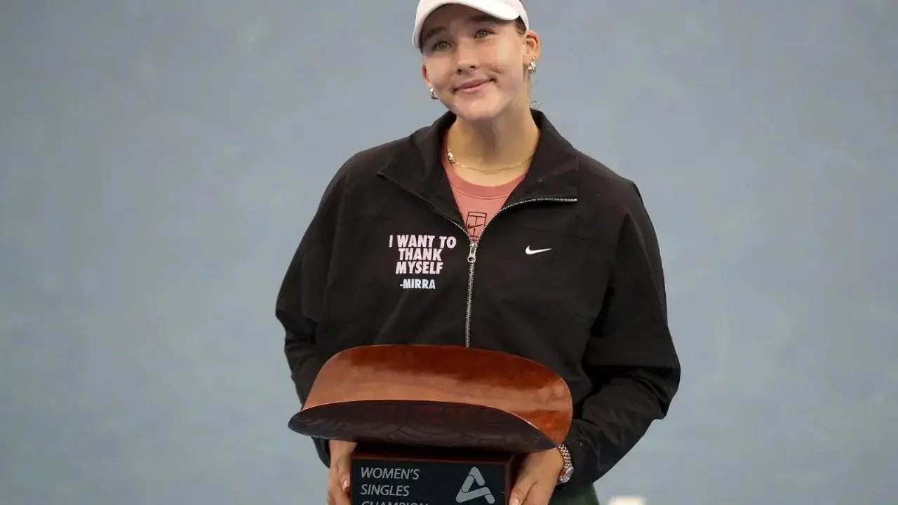 Mirra Andreeva gana el título en Adelaida y bromea en su discurso