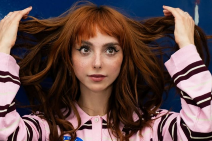 Natalia Téllez estrena melena larga y roja