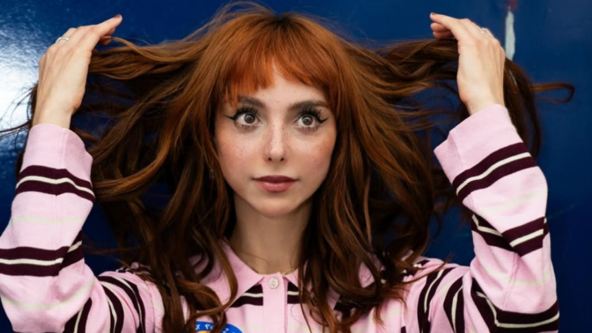 Natalia Téllez estrena melena larga y roja