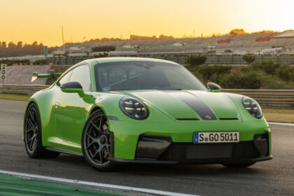 Nissan Versa líder en México; Porsche 911 más popular en otro país