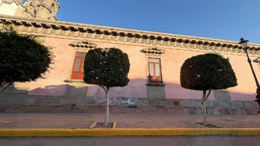 Nuevo acto de vandalismo contra la Presidencia Municipal de Irapuato, Guanajuato
