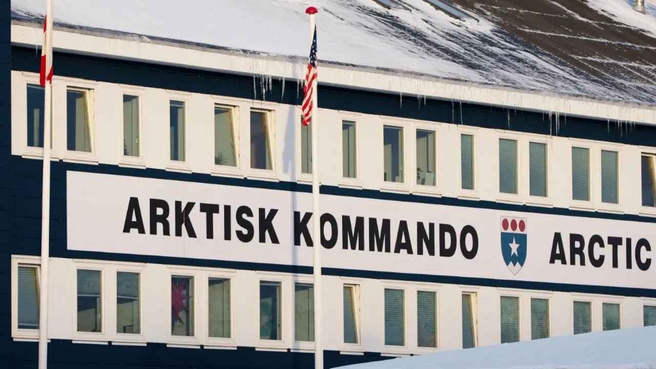 París despliega tropas en Groenlandia por disputa territorial