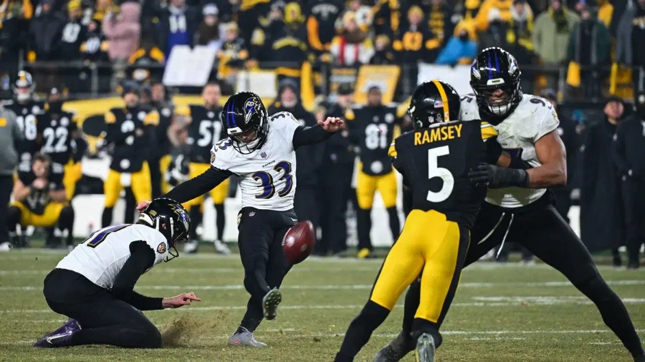 Pateador de los Ravens agredido por aficionados tras fallar gol decisivo
