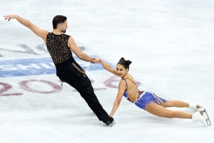 Patinador británico propone permitir parejas del mismo sexo en patinaje artístico internacional