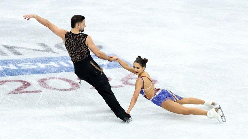 Patinador británico propone permitir parejas del mismo sexo en patinaje artístico internacional