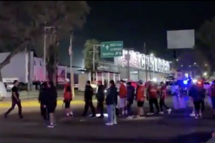 Pelea entre barras de Puebla y Toluca fuera del Cuauhtémoc: cuatro detenidos