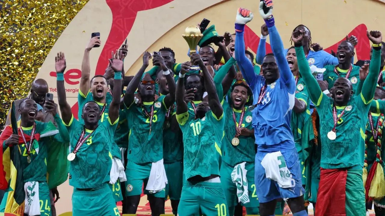 Presidente de Senegal entrega terrenos y 135.000 dólares a campeones africanos